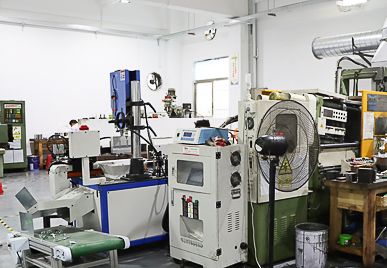 九洲国际工艺品-压铸机