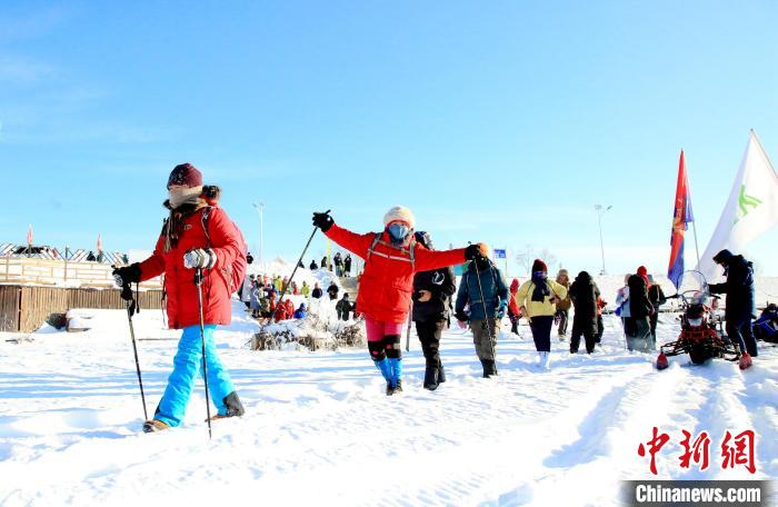 300余名徒步爱好者在中国最冷小镇呼中区进行竞