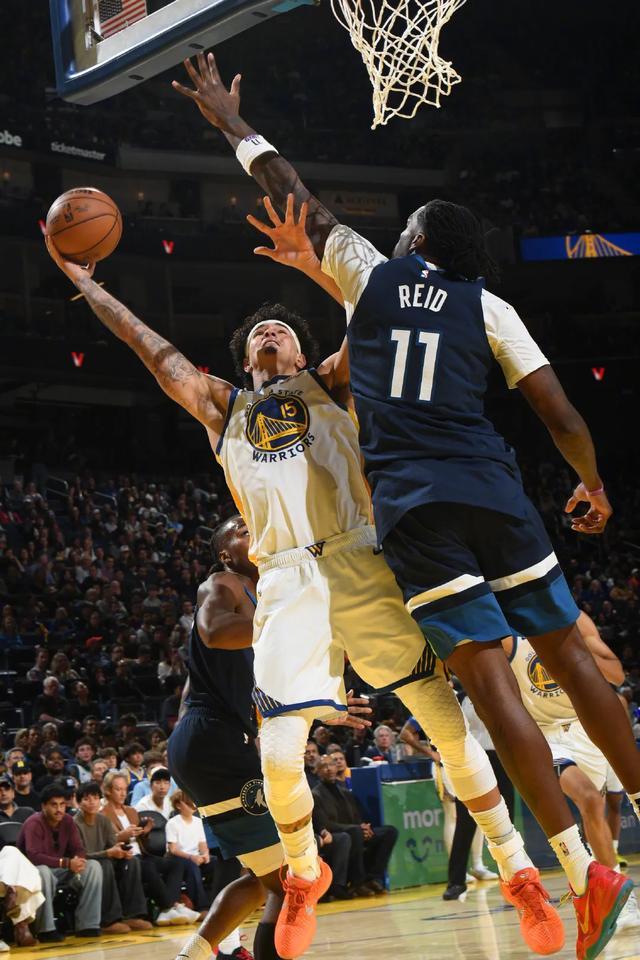 勇士次轮秀桑托斯爆发 率队大胜尼克斯创队史纪