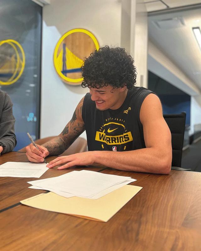 勇士次轮秀桑托斯爆发 率队大胜尼克斯创队史纪