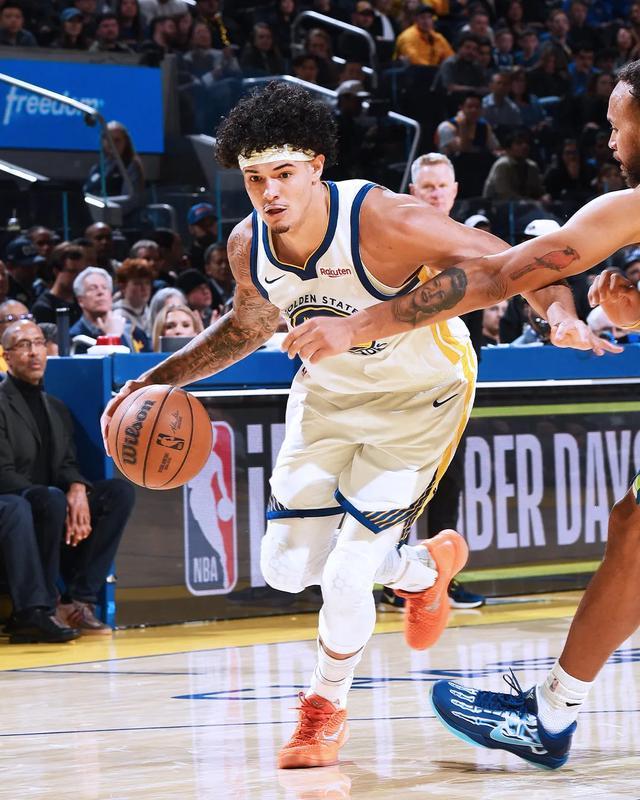 勇士次轮秀桑托斯爆发 率队大胜尼克斯创队史纪