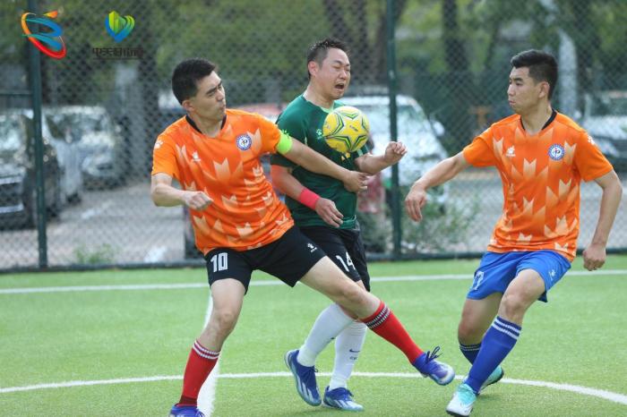 王长庆现身中关村五人制足球赛决赛 全民参与点